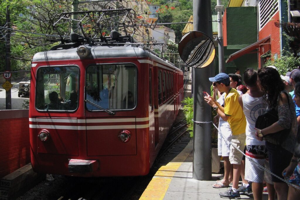 Red cog train