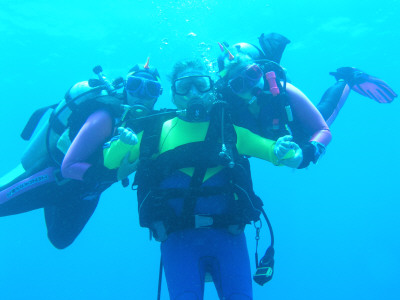 2 people holding gene swimming underwater