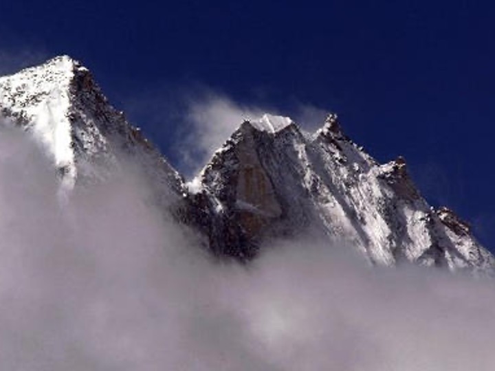 snow capped mountain peeks of Mount Everest