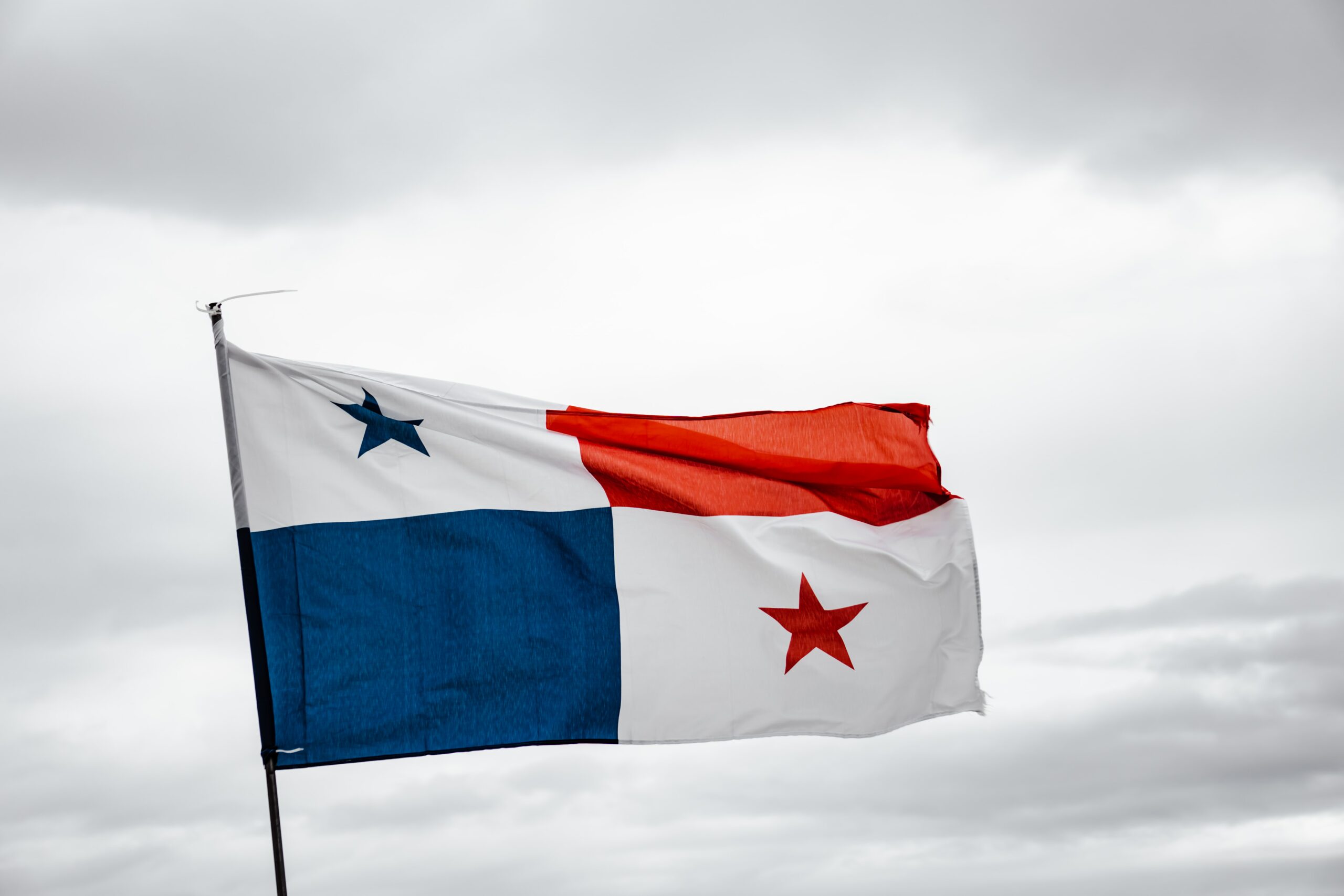 A Panama flag flying on a cloudy day