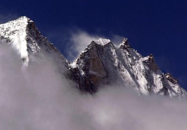 snow capped mountain peeks of Mount Everest