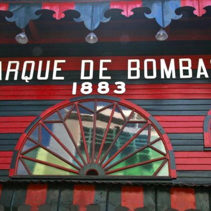 Front of a historic fire station in Puerto Rico called Parque de bombas